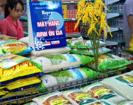 Hanoi prepares goods for 2014 Tet holiday - ảnh 1